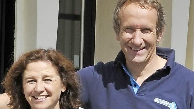 Event-Chefin Manuela Brenzinger organisiert die Bayern1-Sommerreise, die ihr Ehemann Tilmann Schöberl vor Ort moderiert. Am 1. September kommen die beiden nach Haßfurt.  Fotos: Bayerischer Rundfunk