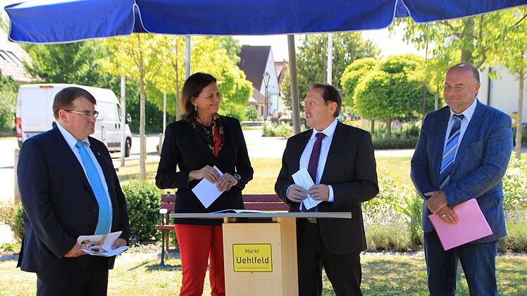 Bauministerin Aigner in Uehlfeld.  Foto: Andreas Dorsch