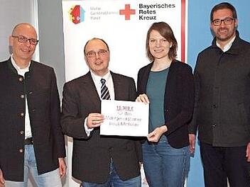 Die Bundestagsabgeordnete Emmi Zeulner stellte bei einer Gesprächsrunde mit (von links) Landrat Christian Meißner, dem Leiter des BRK-Mehrgenerationenhauses, Frank Gerstner, und dem Zweiten Bürgermeister Dirk Rosenbauer die aktuellen Fördermöglichkeiten für Mehrgenerationenhäuser vor. Foto: Alfred Thieret