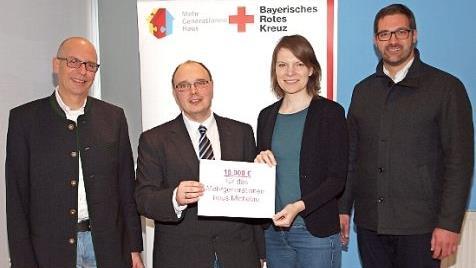 Die Bundestagsabgeordnete Emmi Zeulner stellte bei einer Gesprächsrunde mit (von links) Landrat Christian Meißner, dem Leiter des BRK-Mehrgenerationenhauses, Frank Gerstner, und dem Zweiten Bürgermeister Dirk Rosenbauer die aktuellen Fördermöglichkeiten für Mehrgenerationenhäuser vor. Foto: Alfred Thieret