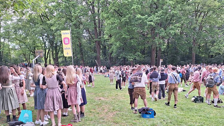 Bürgermeistersteg in Erlangen: Party trotz harter Regeln
