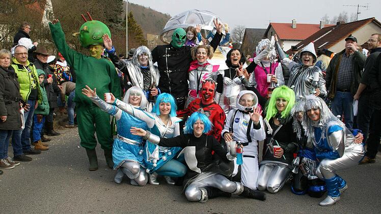 alaktisch gut war für diese Neuschleichacher Gruppe der Althütter Faschingszug.