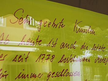 So hat sich die Kulmbacher Traditionsmetzgerei im April 2014 von ihren Kunden verabschiedet. Am Mittwoch hat das Amtsgericht Hof einen Schlussstrich unter das Kapitel gezogen. Foto: Stephan TIroch