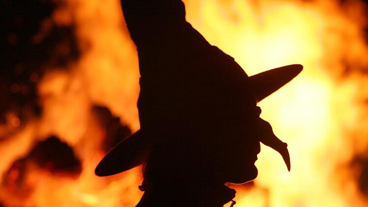 Am 30. April ist Walpurgisnacht. Auch dieses Jahr werden sich wieder Hexen auf den Bergen in Franken versammeln, um zu tanzen. Foto: Matthias Bein/dpa