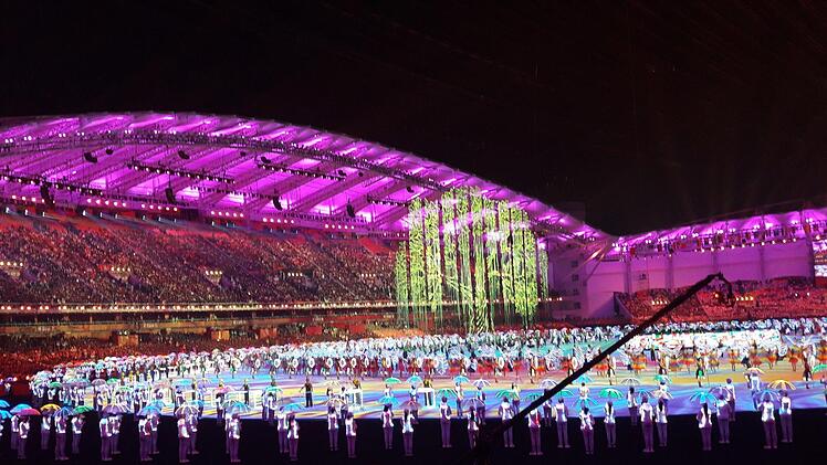 Gigantisch war die Eröffnungs-Show vor 60 000 Zuschauern im Stadion von Wuhan. Foto: privat