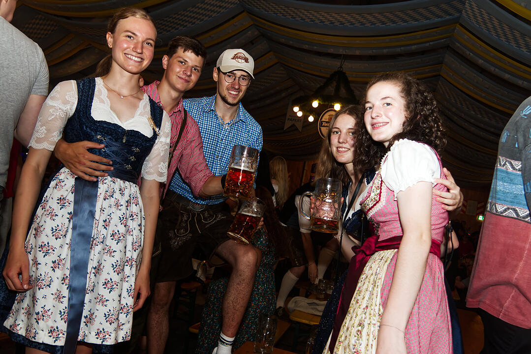 Das Herbstfest ist eröffnet.
