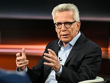 Bei "Markus Lanz" lie&szlig; sich Thomas de Maizi&egrave;re nicht dazu dr&auml;ngen, &ouml;ffentlich gegen die Bundesregierung auszuteilen.