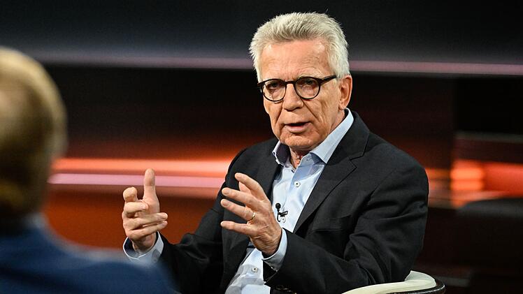 Bei "Markus Lanz" lie&szlig; sich Thomas de Maizi&egrave;re nicht dazu dr&auml;ngen, &ouml;ffentlich gegen die Bundesregierung auszuteilen.