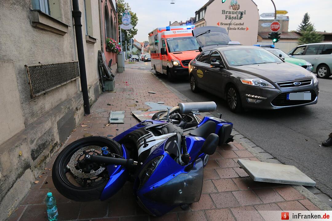 Motorradfahrschüler prallt in Bamberg gegen Stromkasten