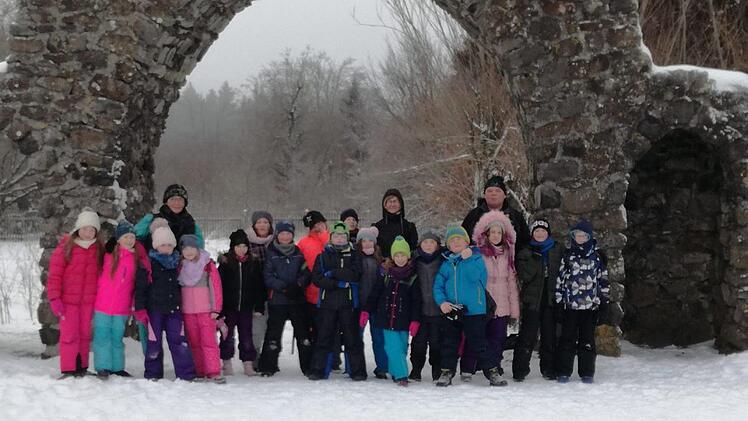Das Bild zeigt die Schüler aus der Grundschule Frankenheim  (Thüringen) am Schwarzen Moor. Foto: Marion Eckert