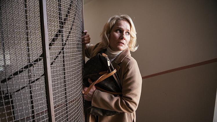 Eigentlich geh&ouml;rt Linda (Laura Malmivaara) zur High Society Helsinkis, doch ihr glamour&ouml;ses Leben ger&auml;t aus den Fugen ...