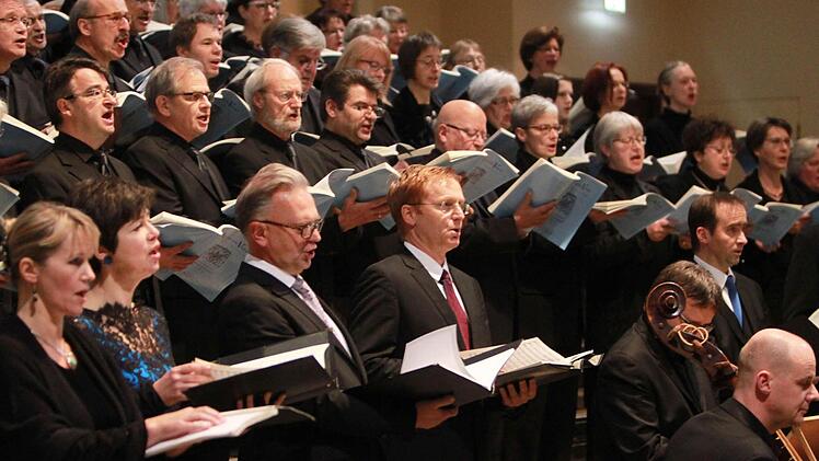 Der Coburger Bachchor beeindruckte zahlreiche Zuhörer mit der Erstauffhührung von Monteverdis Marienvesper in der fast fertig renovierten Morizkirche.Foto: Jochen Berger