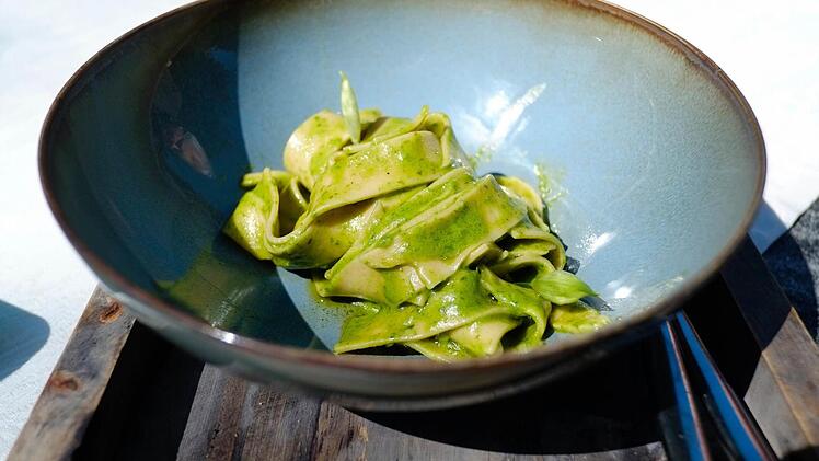 Hausgemachte Bio-Nudeln aus fränkischem Bärlauch. Fotos: Pelke