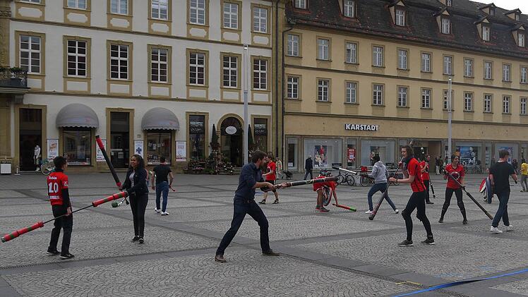 "Jugger" heißt die neue, junge Teamsportart, die auf dem Maxplatz präsentiert wurde.  Foto: Valerija Levin