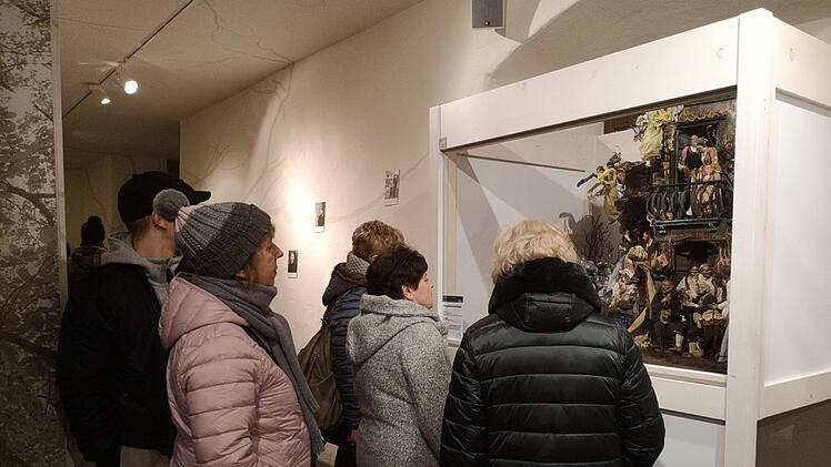 Krippendarstellungen üben  eine Faszination aus. Die neue Ausstellung im  Bruder-Franz-Haus war schon am ersten Wochenende sehr gut besucht.Marion Eckert