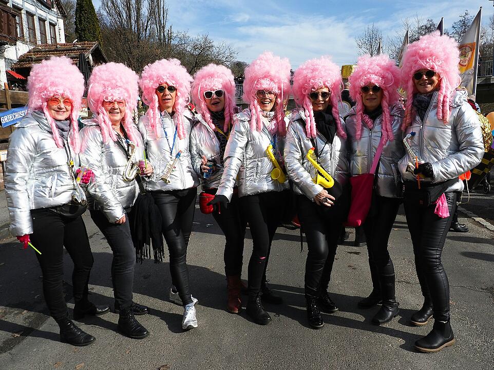 Buntes Faschingstreiben lockte tausende Besucher an.