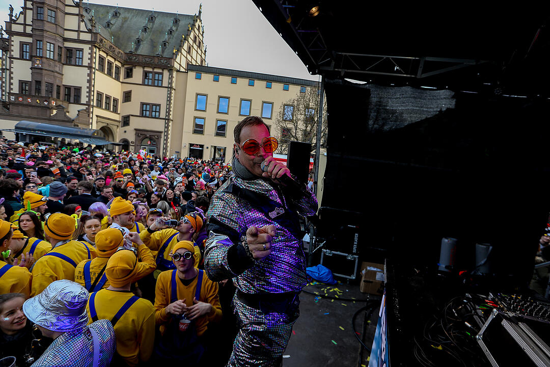 Große Party nach dem Faschingsumzug am Marktplatz.