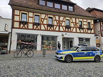 Maskierte T&auml;ter &uuml;berfallen Juwelier im Kreis Erlangen H&ouml;chstadt - Angestellte durch Pfefferspray verletzt