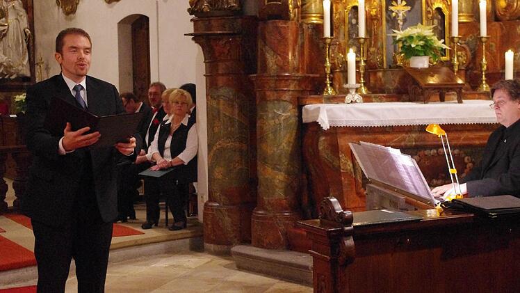 Die Stimme von Bariton Andreas Thiel geht durch Mark und Bein.