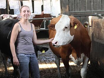 Carola Rudingsdorfer geht gerne mit den Tieren um. Foto: Gerda Völk
