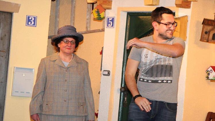 Beim Theater in Höfles. Foto: Rainer Glissnik