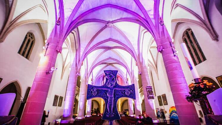 Auch die Stadtpfarrkirche gehört zu den 14 von "Jung4" beleuchteten Lichtpunkten heuer bei "Kronach leuchtet". Foto: Hendrik Steffens