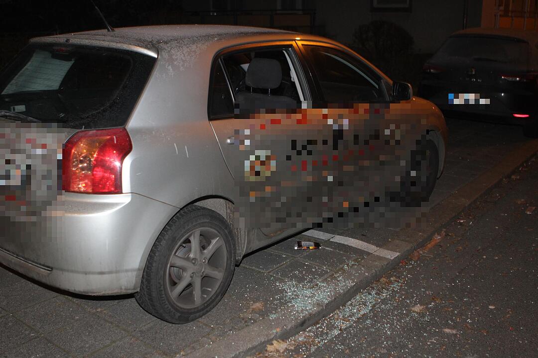 Obskure Böllerexplosion im Nürnberger Nordwesten - Mehrere Verletzte und vier beschädigte Fahrzeuge als Folge