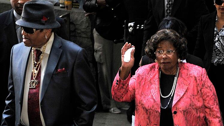 Mit Joe Jackson war Katherine bis zu dessen Tod im Jahr 2018 liiert. Gemeinsam nahmen sie auch am Prozess gegen  Conrad Murray teil, dem Arzt, der ihrem Sohn Michael eine tödliche Dosis Propofol verabreicht hatte.