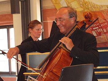 Der Cellist Karlheinz Busch und die Cembalistin Natalia Solotych interpretierten eine Sonata von Antonio Vivaldi.  Foto: Alfred Thieret