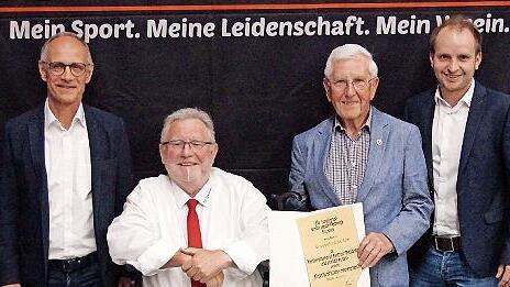 Diese Mitglieder wurden f&uuml;r viele Jahre im Ehrenamt ausgezeichnet: von links Thomas Mehn (25 Jahre), Dieter Bausewein und Reinhold Zwirlein (beide 50 Jahre) sowie der Vorsitzende f&uuml;r &Ouml;ffentlichkeitsarbeit Sebastian Dees.