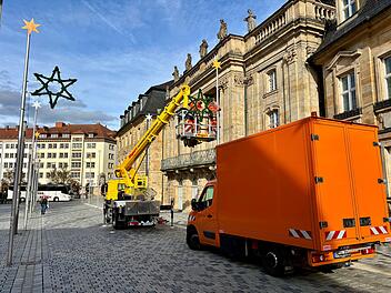 Vorbereitung für festlich glänzende Innenstadt Vorbereitung für festlich glänzende Innenstadt