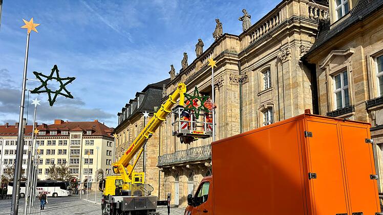 Vorbereitung für festlich glänzende Innenstadt