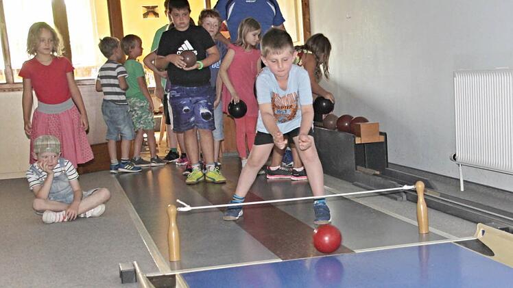 Spannung herrschte beim Kegeln  Foto: Helmut Will