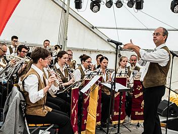 Die Blaskapelle Meeder unter Leitung von Markus Hollstein eröffnete das Programm beim Coburger "Lokalklang". Foto: Jochen Berger