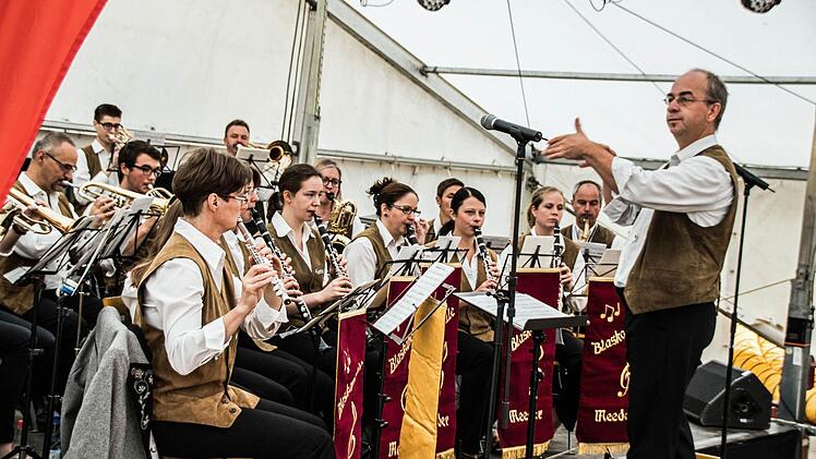 Die Blaskapelle Meeder unter Leitung von Markus Hollstein eröffnete das Programm beim Coburger "Lokalklang". Foto: Jochen Berger