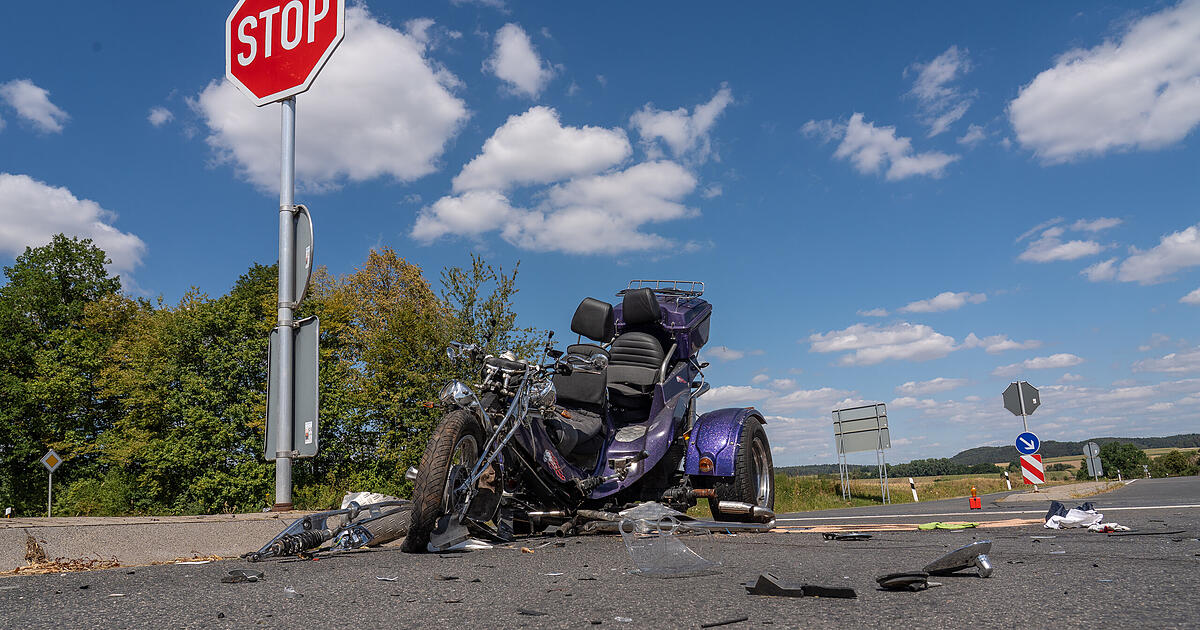 Ersthelfer reanimieren - Trikefahrer stirbt bei Unfall auf B303 - Enkel ...