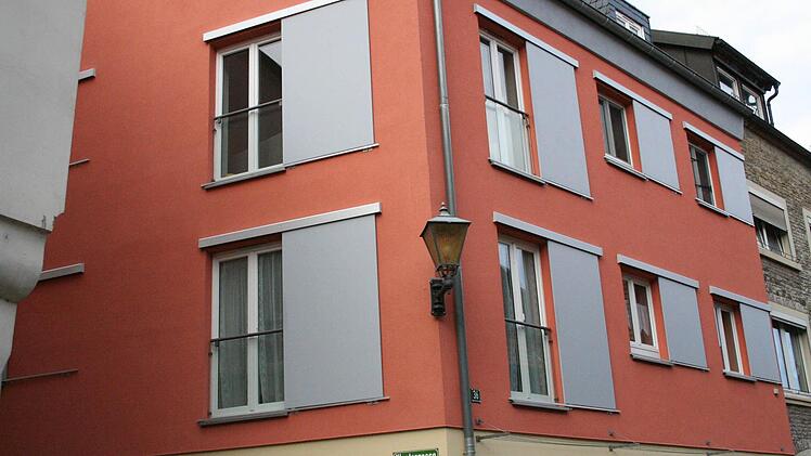 Dieses Gebäude gehört der Stadt, die es gründlich sanieren ließ.