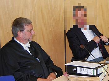 Der Angeklagte Ulrich S. (rechts), hier mit seinem Anwalt Hans-Heinrich Eidt. Foto: Oliver Schmidt