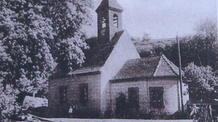 Vor 1954 sah die alte Kirche mit einem Dachreiter ganz anders aus.