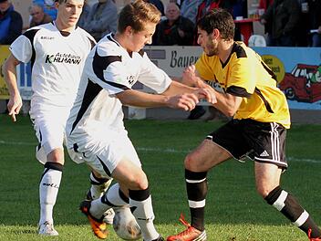 An seine starke Leistung im Hinspiel in Stegaurach, als er zwei Treffer zum 4:2-Sieg beisteuerte, möchte der Sander Stürmer Dinis Ribeiro (rechts) am Samstag im Seestadion anknüpfen.