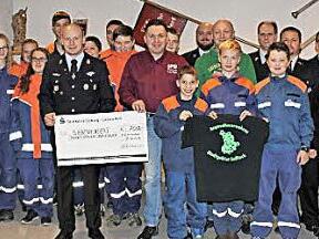 Beim Feuerwehrnachwuchs herrschte gro&szlig;e Freude &uuml;ber die Finanzspritze der SPD/offene Liste. Foto: privat