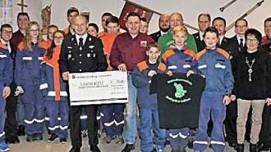 Beim Feuerwehrnachwuchs herrschte gro&szlig;e Freude &uuml;ber die Finanzspritze der SPD/offene Liste. Foto: privat