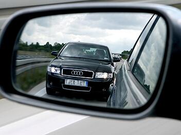 A70 bei Oberhaid: Dr&auml;ngler zeichnet eigene N&ouml;tigung und Unfallverursachung auf