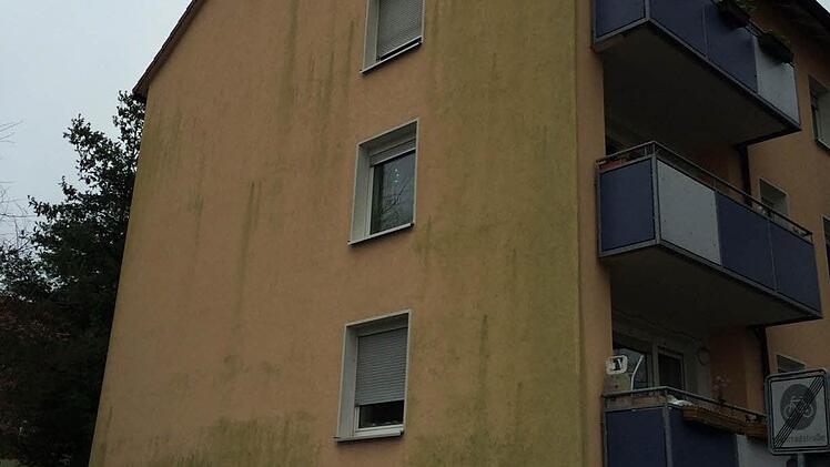 Es gab eine Zeit, in der dieses Haus einmal orangefarben leuchtete. Das ist gar nicht so lange her. Foto: Michael Wehner