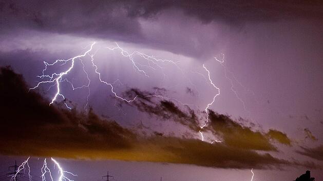Unwetterwarnungen f&uuml;r Teile Frankens.Foto: Julian Stratenschulte/dpa