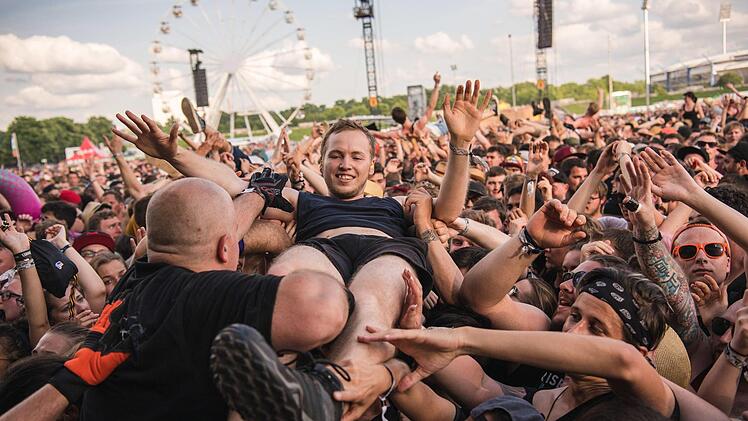 Taschendiebe treiben auch auf Rock im Park ihr Unwesen. Männer werden öfters beklaut. Wer eine Wertsache vermisst, sollte zum Festival-Fundbüro gehen. Symbolfoto: Nicolas Armer/dpa