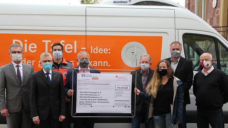 Freude und Dankbarkeit über die erfolgreiche Spendenaktion überwiegen: Unser Bild zeigt  von links Michael Kaiser, Roland Friedrich, Alexander Kretz, Thomas Bold, Hans-Jürgen Schelle, Charlotte Wittnebel-Schmitz, Patrick Bindrum und Wolfgang Speyer. Foto: Antje Rink