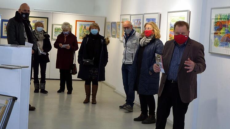 Manfred Braun (r.) eröffnete die Ausstellung.    Foto: Richard Sänger