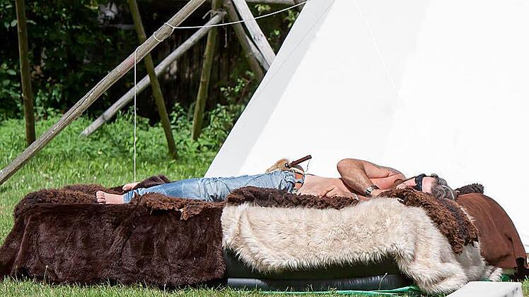 Ruhe findet der echte Cowboy nur auf einem stilechten Fell.