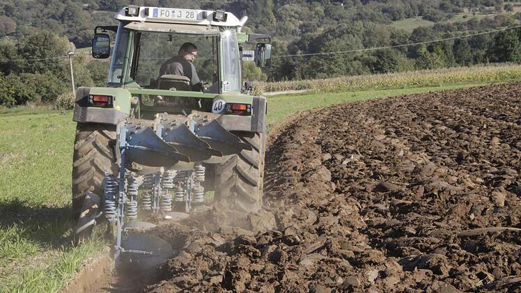 Die Äcker werden bestellt (Rüssenbach)